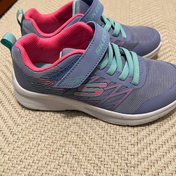 Sketchers girls shoes. Size 2 girls. - Picture 3 of 3